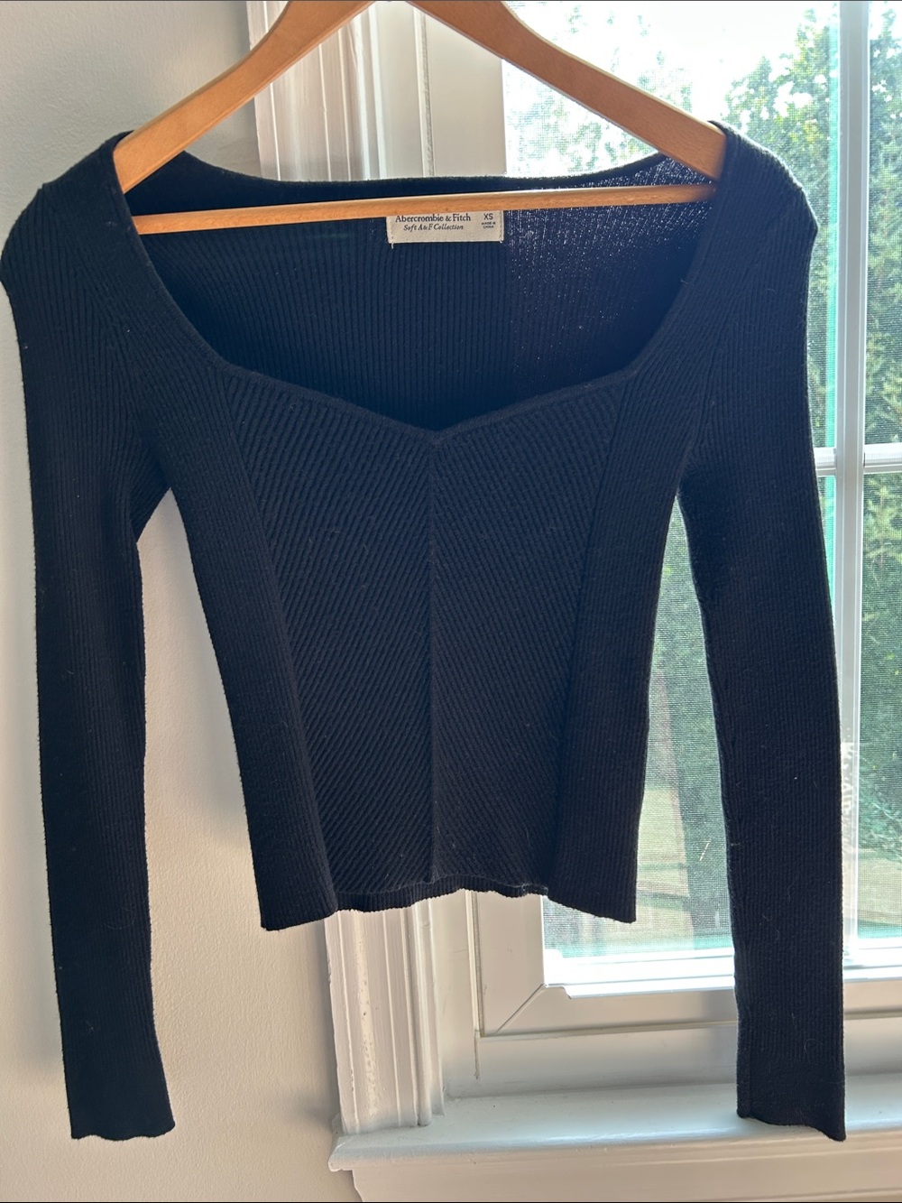 Abercrombie & Fitch Black Ribbed Sweatheart-Neck Knit Top